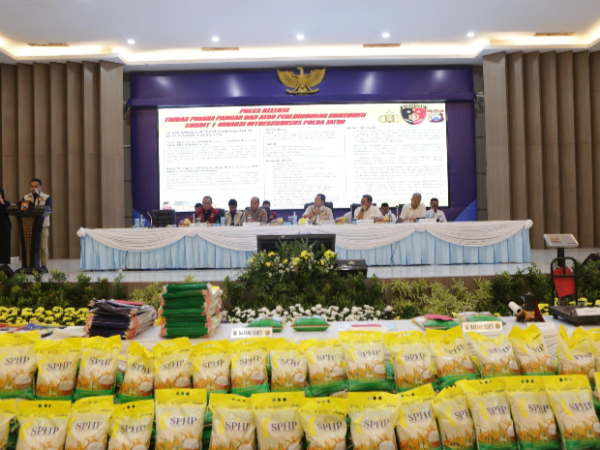Polda Jatim Bongkar Praktik Beras SPHP Oplosan, Tersangka Asal Probolinggo Diamankan