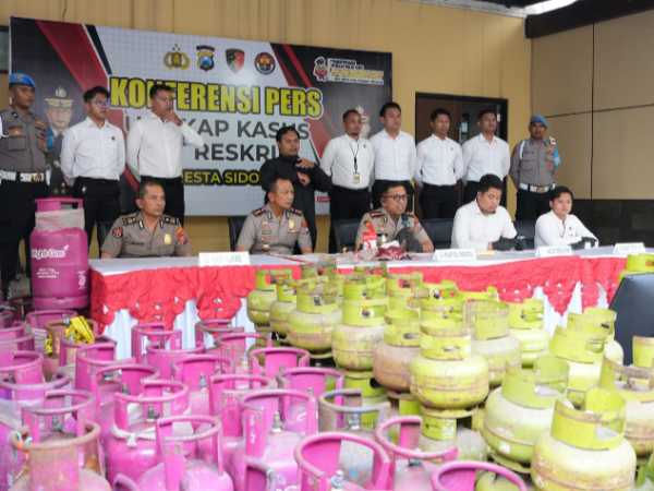 Polresta Sidoarjo Ungkap Sindikat LPG Oplosan di Rumah Kontrakan Amankan Dua Tersangka