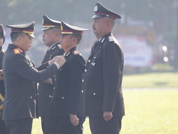 Polda Jatim Gelar Upacara Hari Bhayangkara ke-80, Teguhkan Semangat “Polri untuk Masyarakat”*