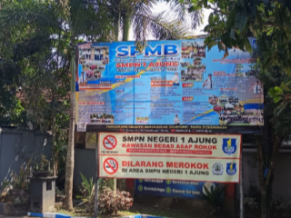 Penjualan LKS SMPN 1 Ajung Melalui koperasi Siswa