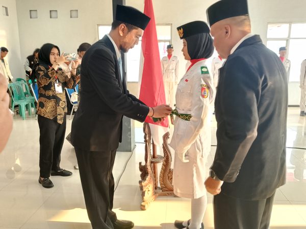 Pengukuhan Pasukan Pengibar Bendera Merah Putih di Kecamatan Puger