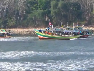 Plawangan Puger Dangkal, Nelayan Wadul Gus'e: Ombak Makin Besar, Laka Laut Mengintai